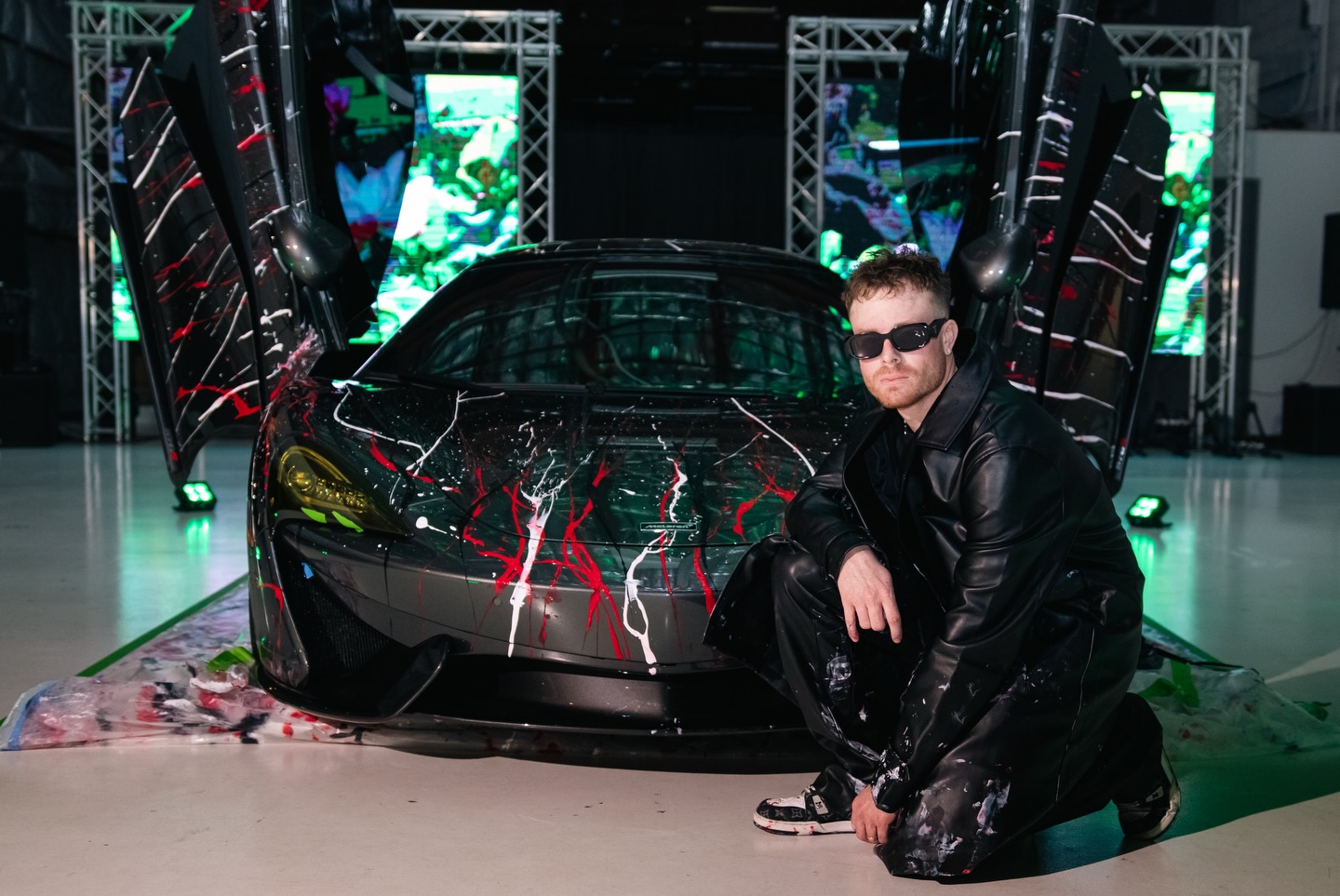 Trevar Smooth painting a Porsche live