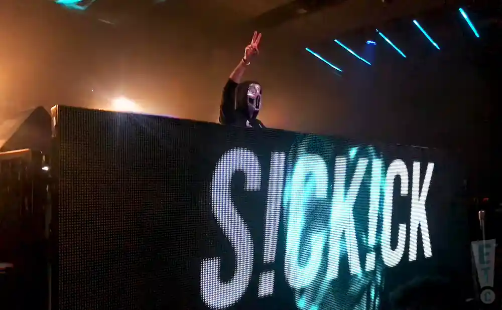 SICKICK performing